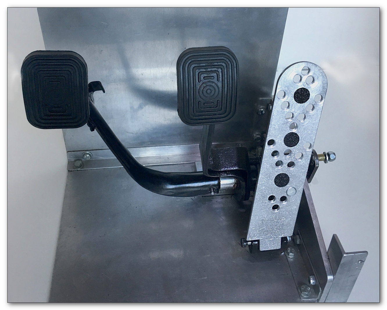 signature_series_pedal_on_cluster_sm